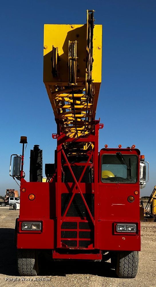 image for item DO8898 1993 HME 880-DOH drilling rig truck