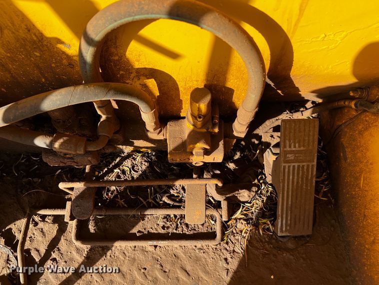 image for item DO8898 1993 HME 880-DOH drilling rig truck