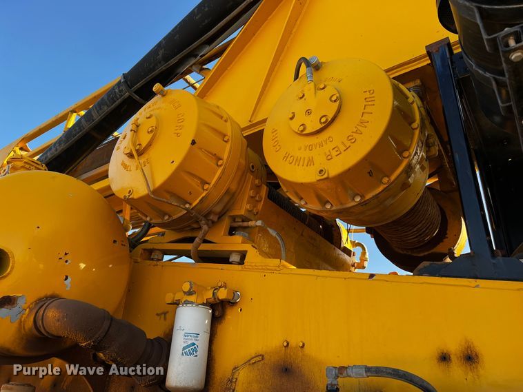 image for item DO8898 1993 HME 880-DOH drilling rig truck