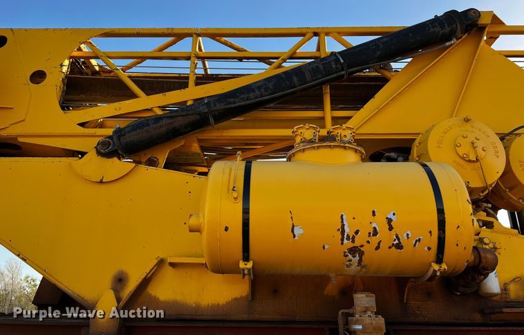 image for item DO8898 1993 HME 880-DOH drilling rig truck