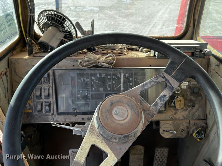 image for item DO8898 1993 HME 880-DOH drilling rig truck