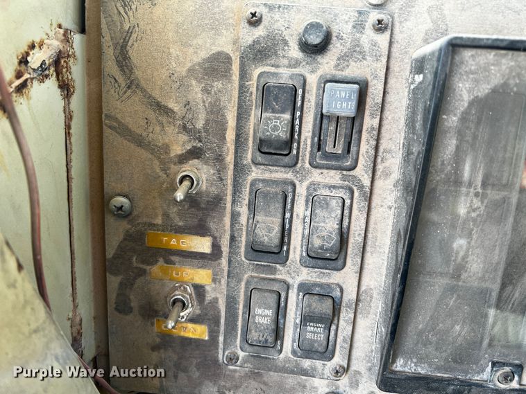 image for item DO8898 1993 HME 880-DOH drilling rig truck