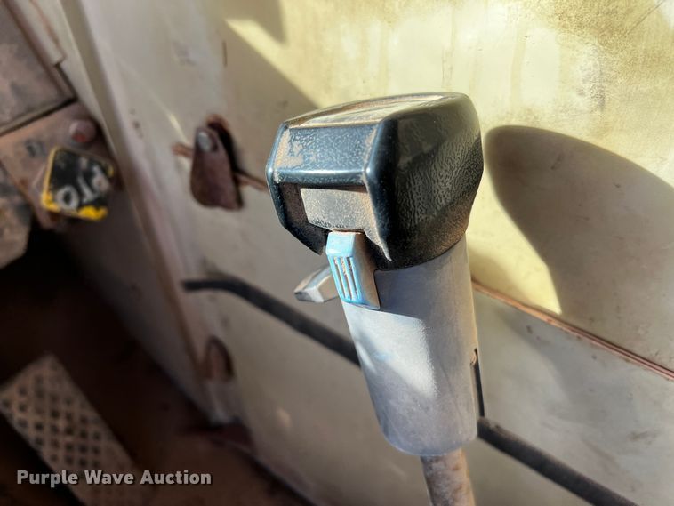 image for item DO8898 1993 HME 880-DOH drilling rig truck