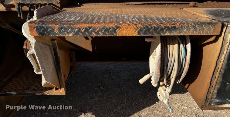 image for item DO8898 1993 HME 880-DOH drilling rig truck