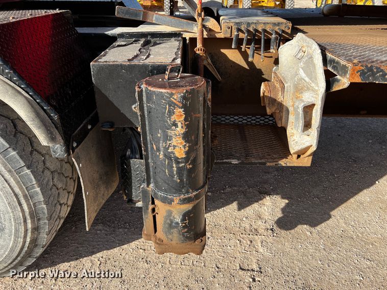 image for item DO8898 1993 HME 880-DOH drilling rig truck