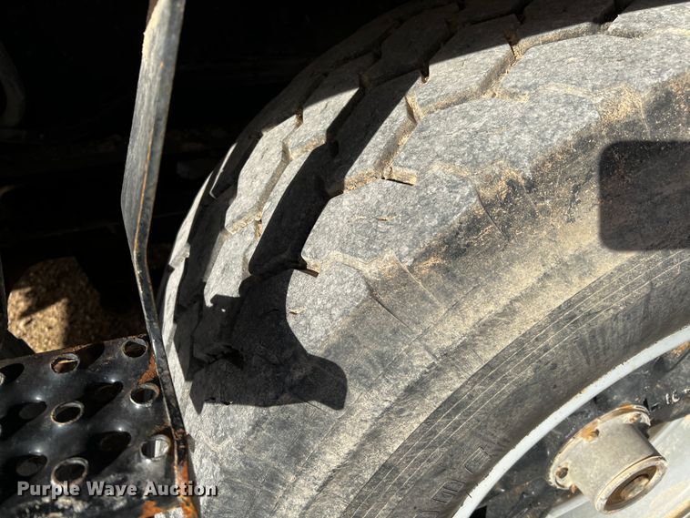 image for item DO8898 1993 HME 880-DOH drilling rig truck