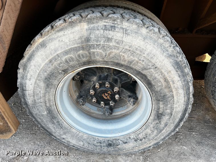 image for item DO8898 1993 HME 880-DOH drilling rig truck