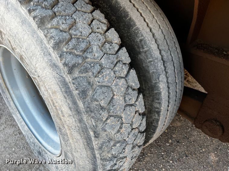 image for item DO8898 1993 HME 880-DOH drilling rig truck