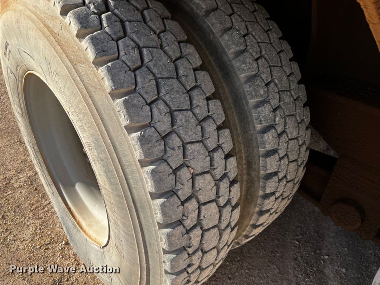 image for item DO8898 1993 HME 880-DOH drilling rig truck