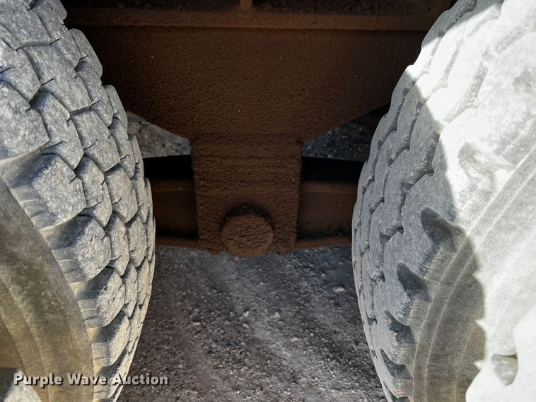 image for item DO8898 1993 HME 880-DOH drilling rig truck