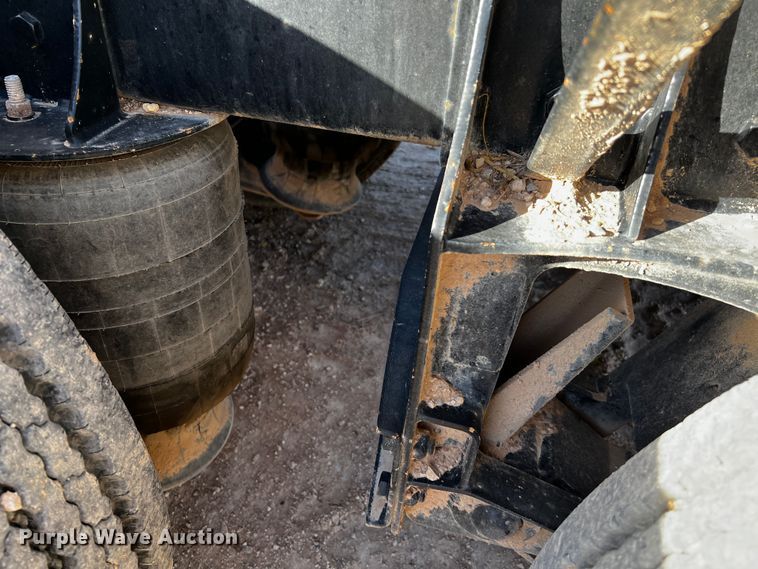 image for item DO8898 1993 HME 880-DOH drilling rig truck