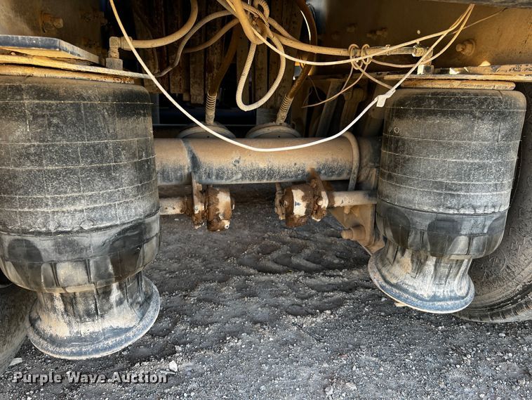 image for item DO8898 1993 HME 880-DOH drilling rig truck