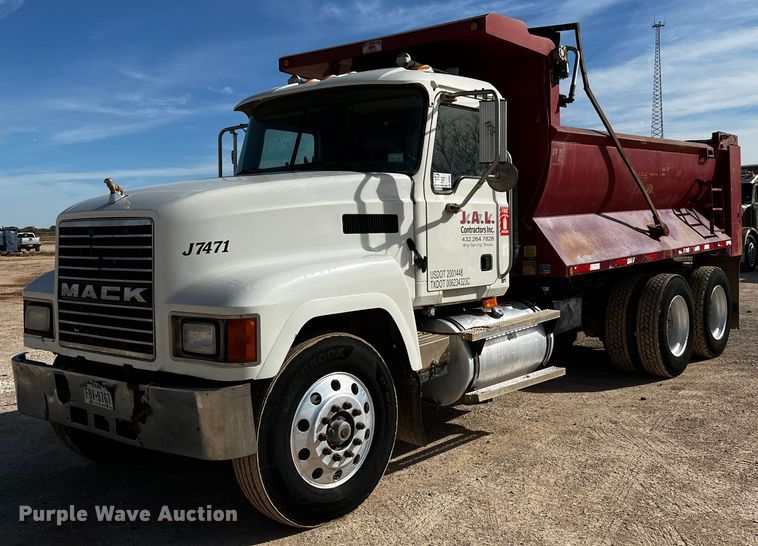 image for item DO8901 2004 Mack CH613  dump truck