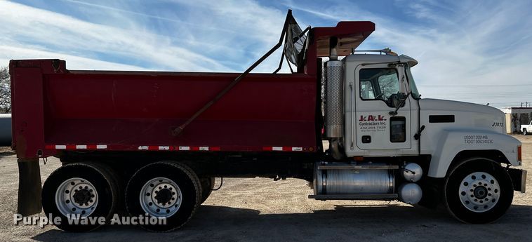 image for item DO8901 2004 Mack CH613  dump truck