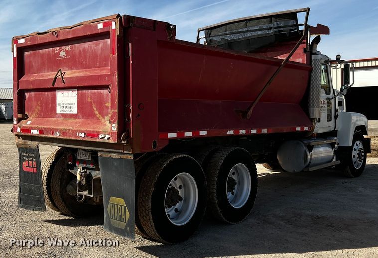 image for item DO8901 2004 Mack CH613  dump truck