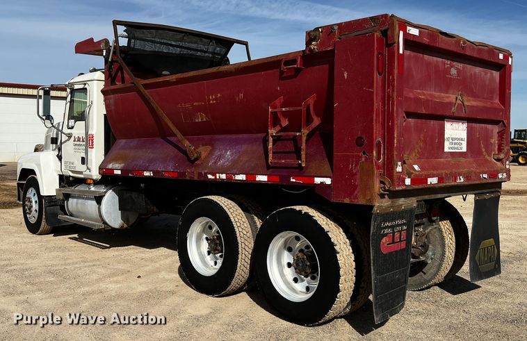 image for item DO8901 2004 Mack CH613  dump truck