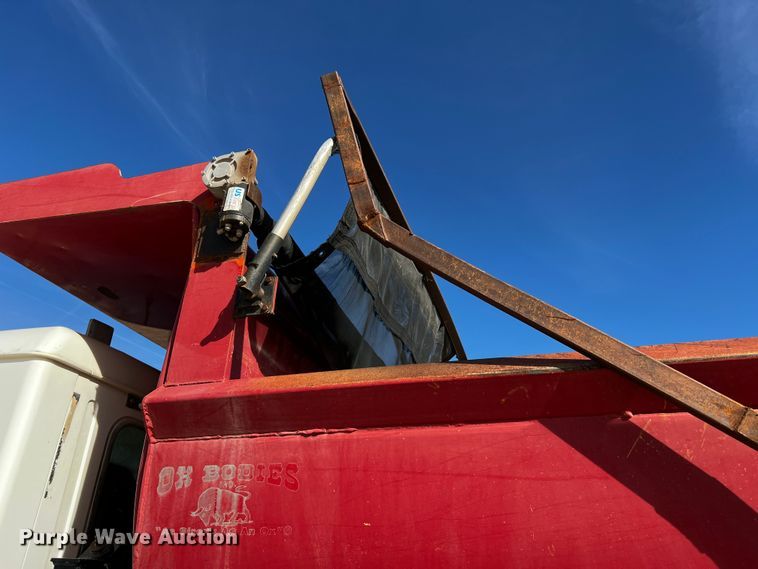 image for item DO8901 2004 Mack CH613  dump truck