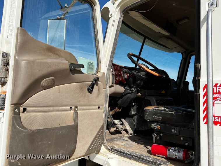 image for item DO8901 2004 Mack CH613  dump truck