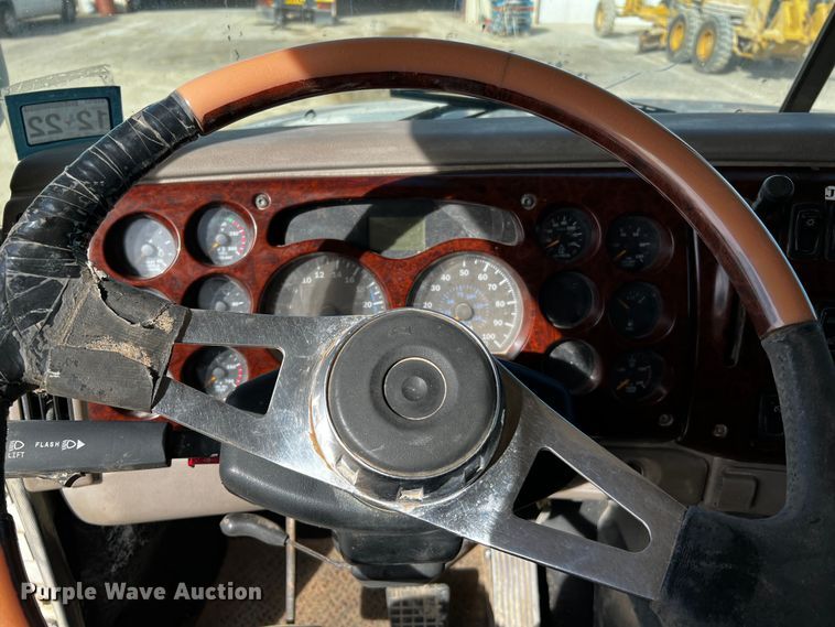 image for item DO8901 2004 Mack CH613  dump truck