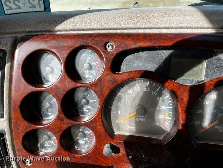 image for item DO8901 2004 Mack CH613  dump truck