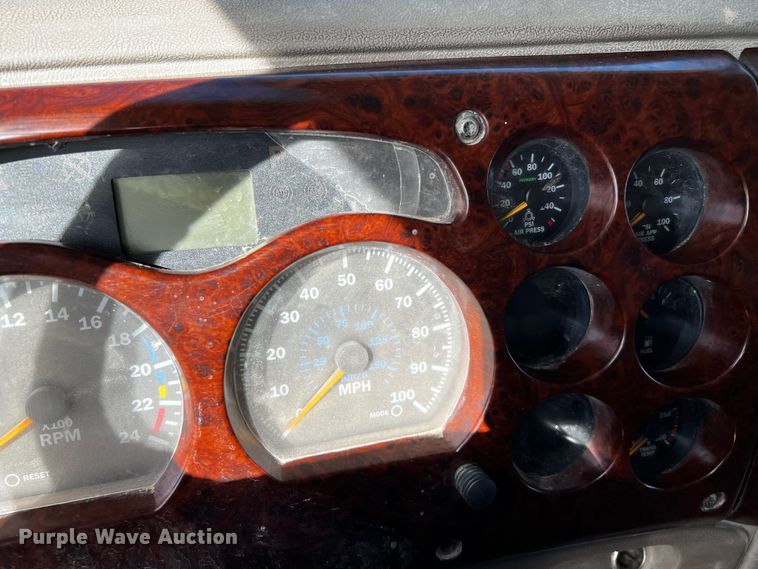 image for item DO8901 2004 Mack CH613  dump truck