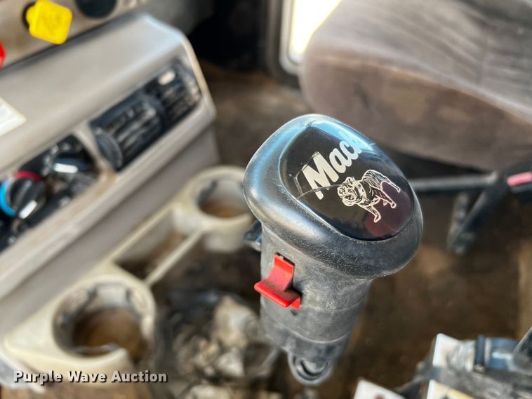 image for item DO8901 2004 Mack CH613  dump truck