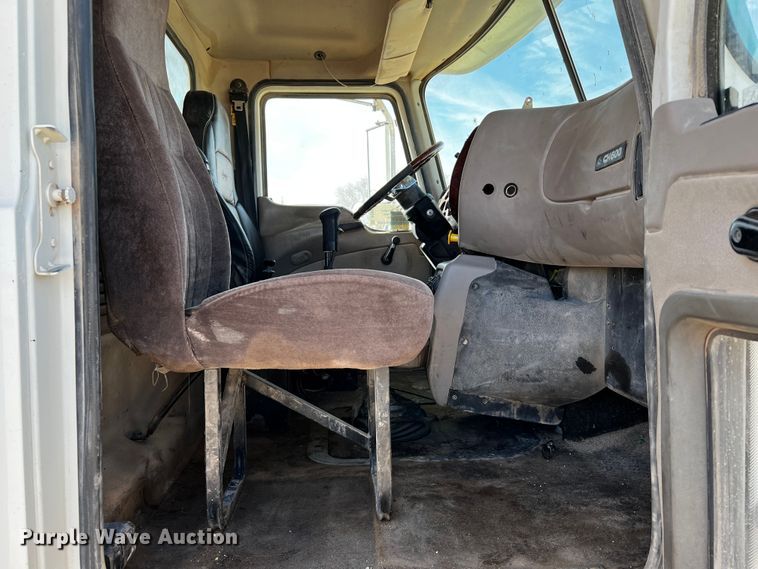 image for item DO8901 2004 Mack CH613  dump truck