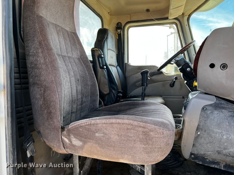 image for item DO8901 2004 Mack CH613  dump truck