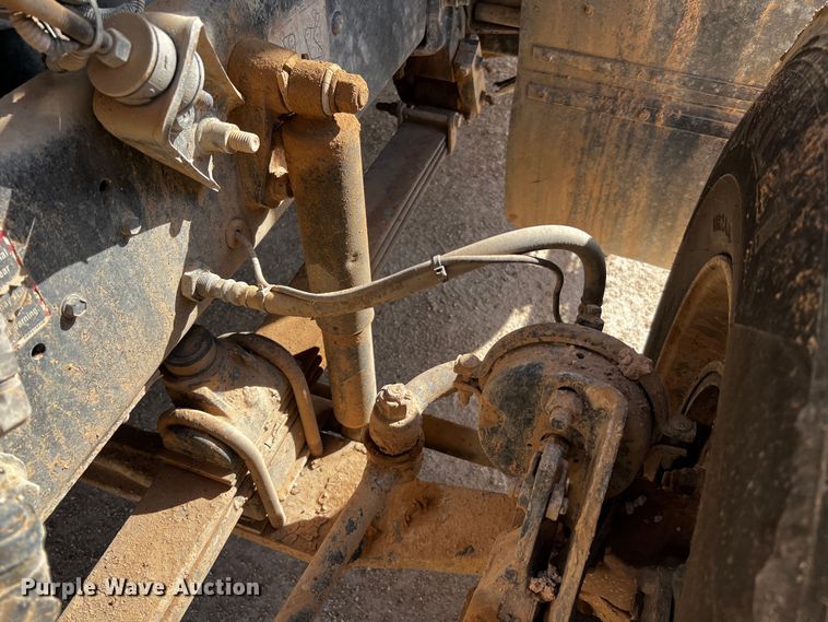 image for item DO8901 2004 Mack CH613  dump truck