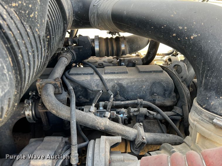 image for item DO8901 2004 Mack CH613  dump truck