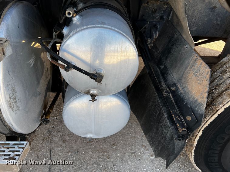 image for item DO8901 2004 Mack CH613  dump truck