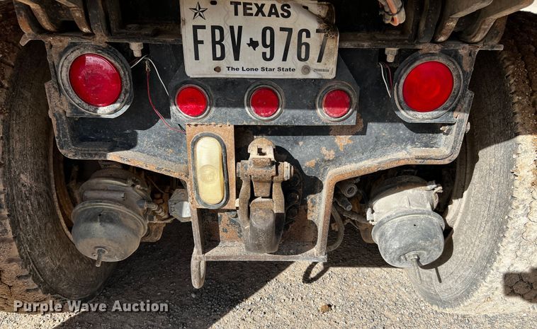 image for item DO8901 2004 Mack CH613  dump truck