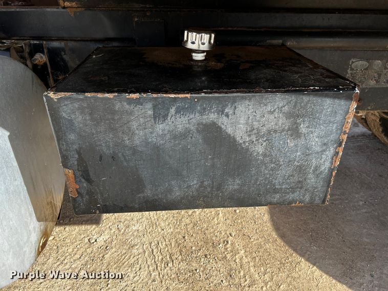 image for item DO8901 2004 Mack CH613  dump truck