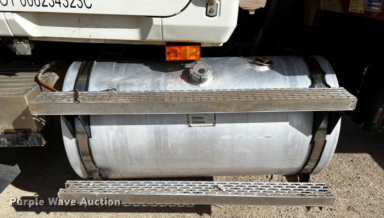 image for item DO8901 2004 Mack CH613  dump truck