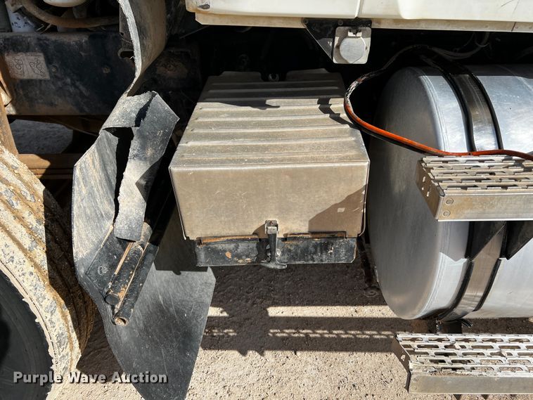 image for item DO8901 2004 Mack CH613  dump truck