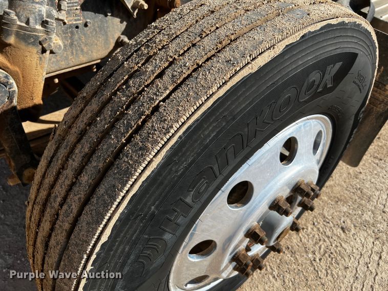 image for item DO8901 2004 Mack CH613  dump truck