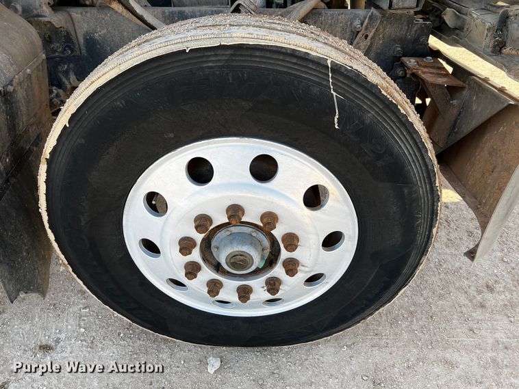 image for item DO8901 2004 Mack CH613  dump truck