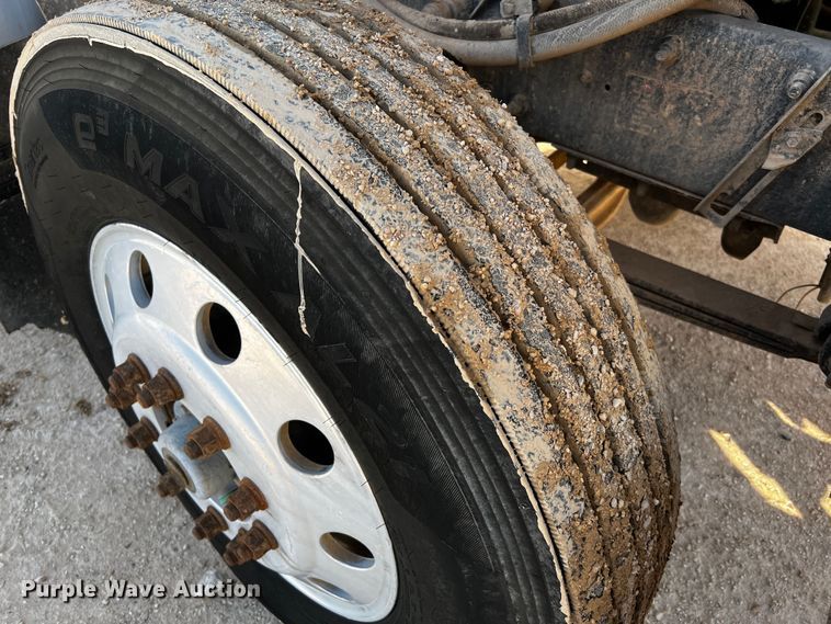 image for item DO8901 2004 Mack CH613  dump truck