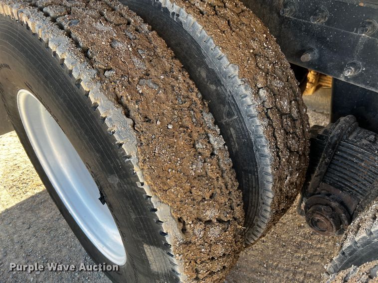 image for item DO8901 2004 Mack CH613  dump truck