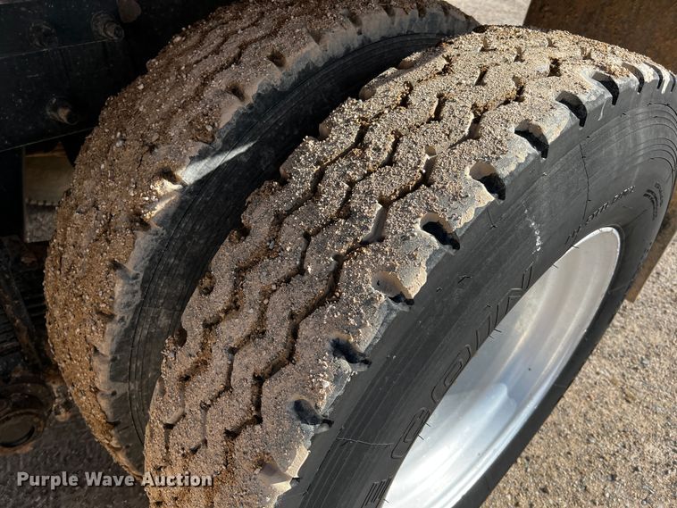 image for item DO8901 2004 Mack CH613  dump truck