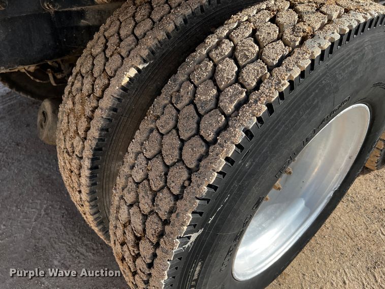 image for item DO8901 2004 Mack CH613  dump truck