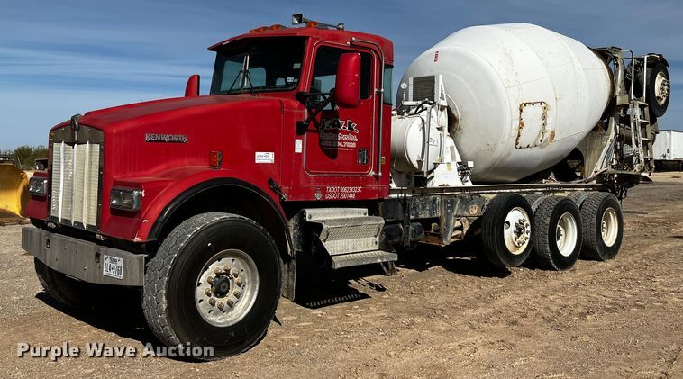 image for item DO8904 2001 Kenworth  ready mix truck