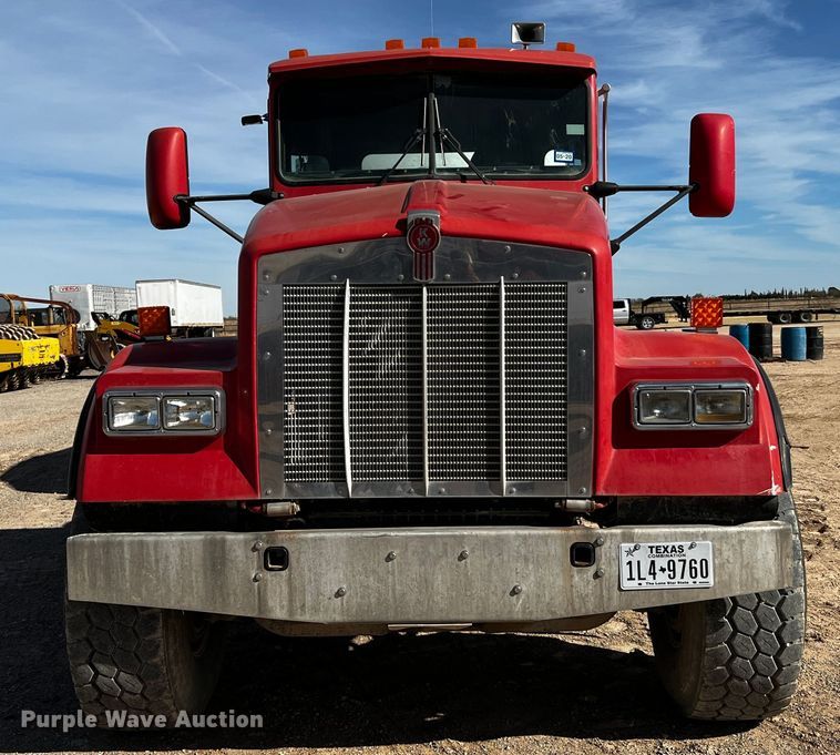 image for item DO8904 2001 Kenworth  ready mix truck