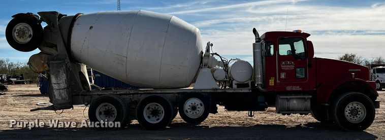 image for item DO8904 2001 Kenworth  ready mix truck