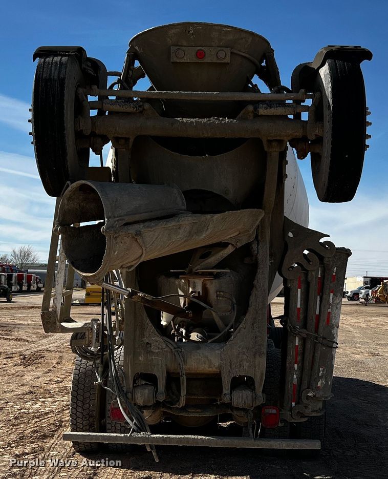 image for item DO8904 2001 Kenworth  ready mix truck