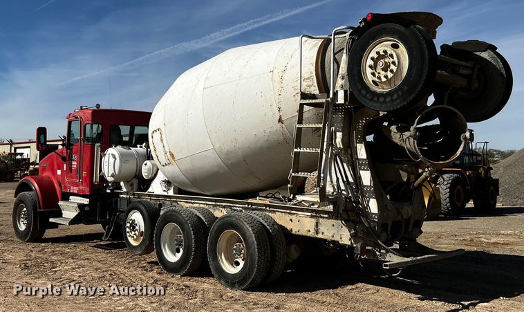 image for item DO8904 2001 Kenworth  ready mix truck