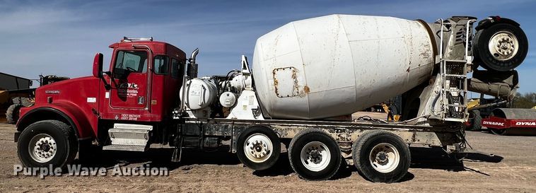 image for item DO8904 2001 Kenworth  ready mix truck