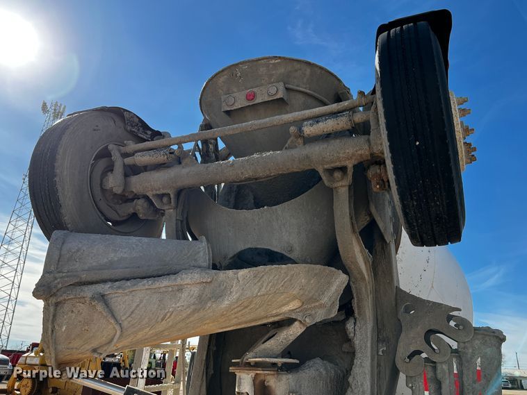 image for item DO8904 2001 Kenworth  ready mix truck