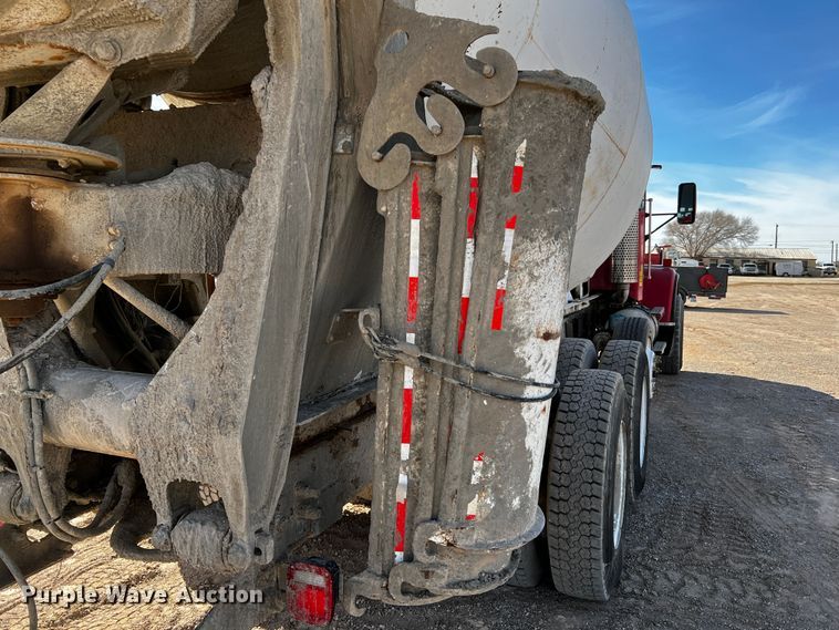 image for item DO8904 2001 Kenworth  ready mix truck