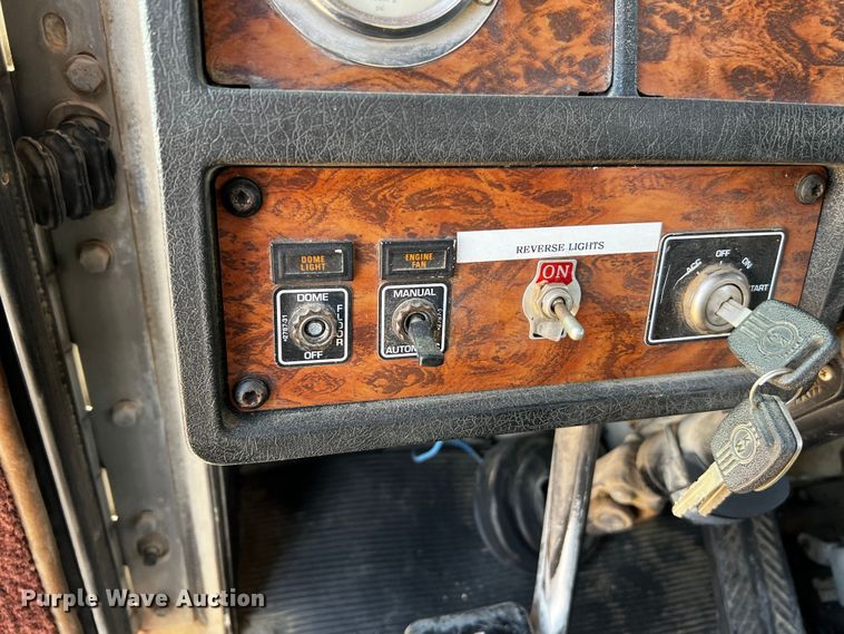 image for item DO8904 2001 Kenworth  ready mix truck